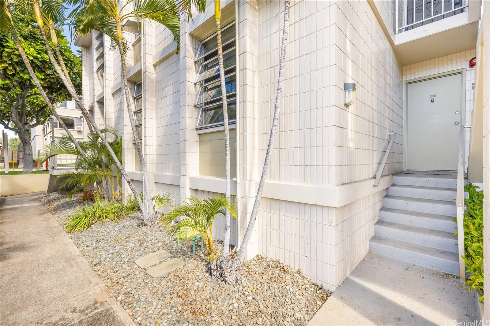 98-1040 Moanalua Road, Unit 1/101 Aiea, HI 96701 - Photo 14 of 23 convenient ground level unit, with just a few stairs to the enty.