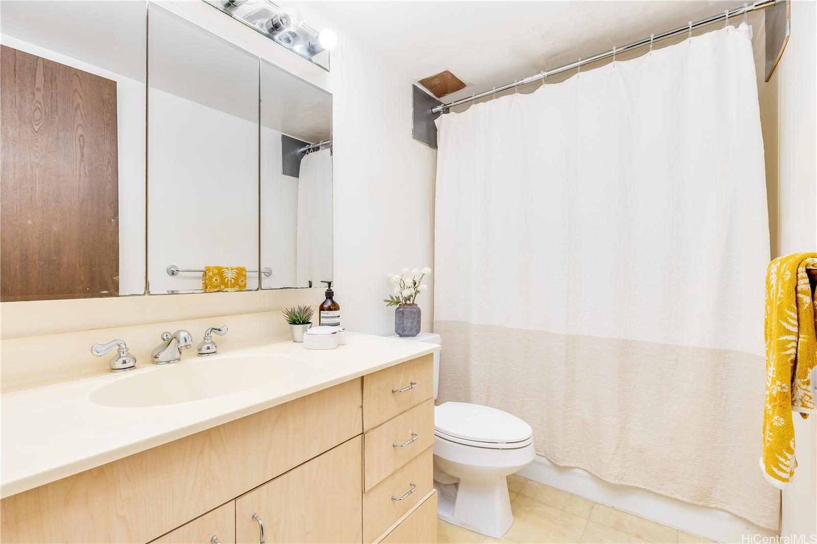 98-1040 Moanalua Road, Unit 1/101 Aiea, HI 96701 - Photo 10 of 23 1 of 2 full bathrooms