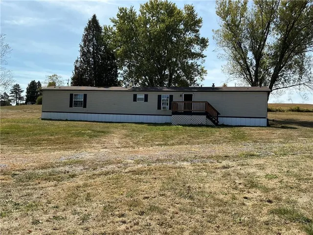 a view of a outdoor space with a house