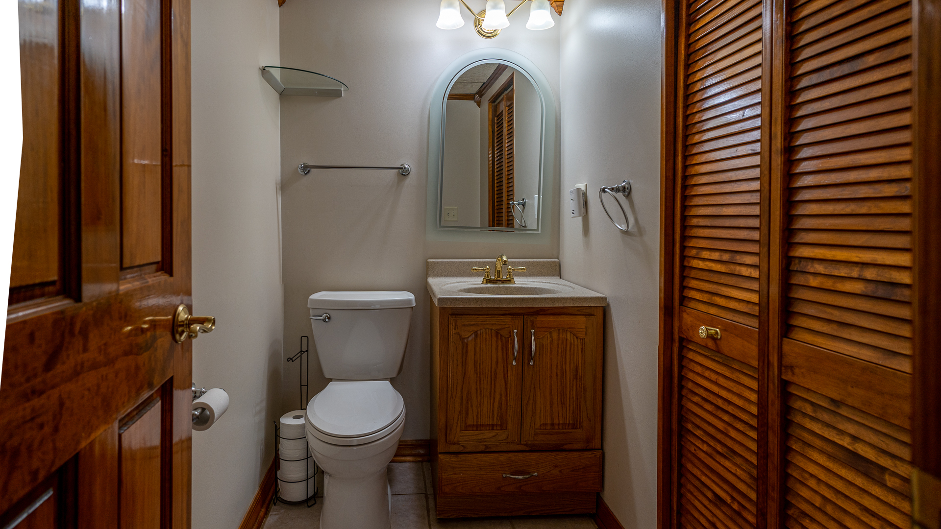 829 Prairie Avenue Bartlett, IL 60103 - Photo 24 of 25 a bathroom with a toilet a sink and mirror