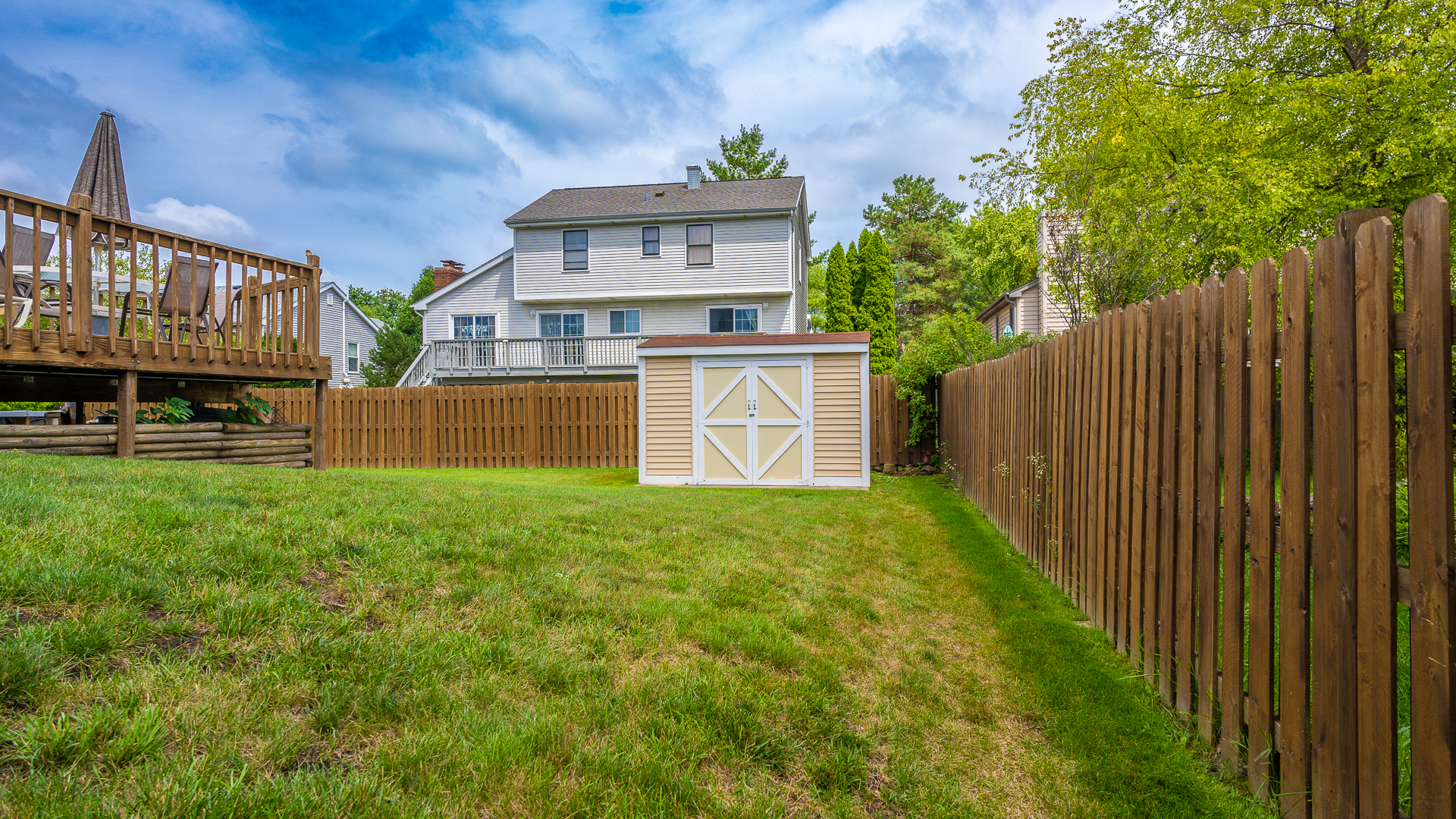 829 Prairie Avenue Bartlett, IL 60103 - Photo 9 of 25 a view of a back yard of the house