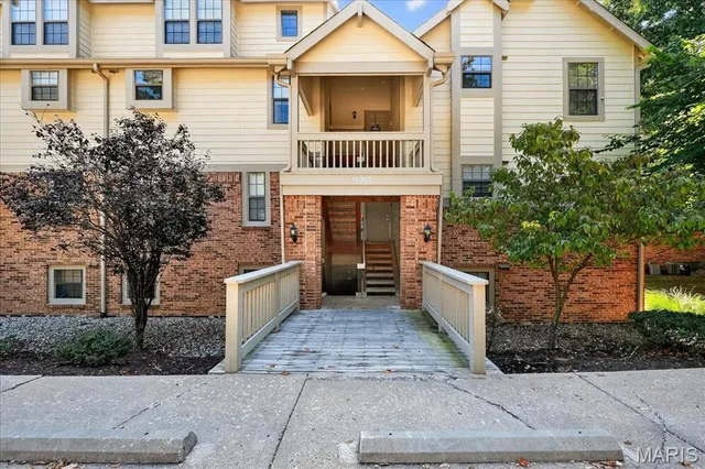 $157,000 | 12952 Bryce Canyon Drive, Unit B, Maryland Heights, MO 63043