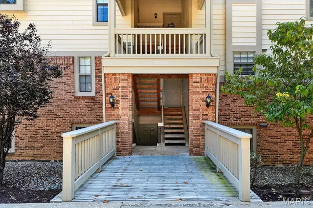 $157,000 | 12952 Bryce Canyon Drive, Unit B, Maryland Heights, MO 63043