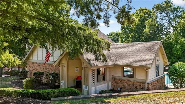 $157,000 | 12952 Bryce Canyon Drive, Unit B, Maryland Heights, MO 63043