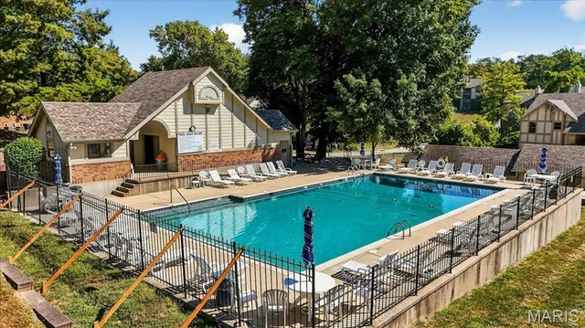 $157,000 | 12952 Bryce Canyon Drive, Unit B, Maryland Heights, MO 63043