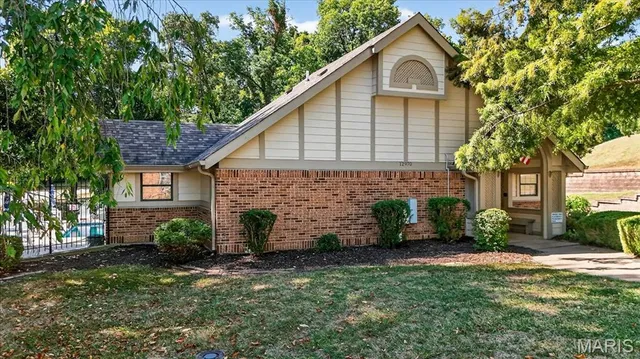 $157,000 | 12952 Bryce Canyon Drive, Unit B, Maryland Heights, MO 63043
