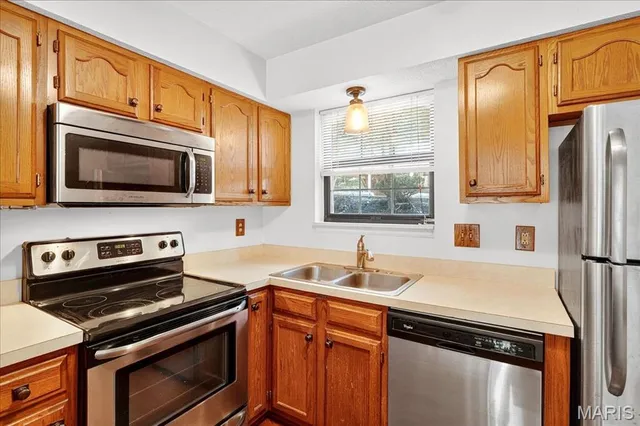 $157,000 | 12952 Bryce Canyon Drive, Unit B, Maryland Heights, MO 63043