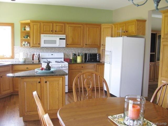 74772 Judges Court Romeo, MI 48065 - Photo 10 of 25 Judges #10 Kitchen.jpg
