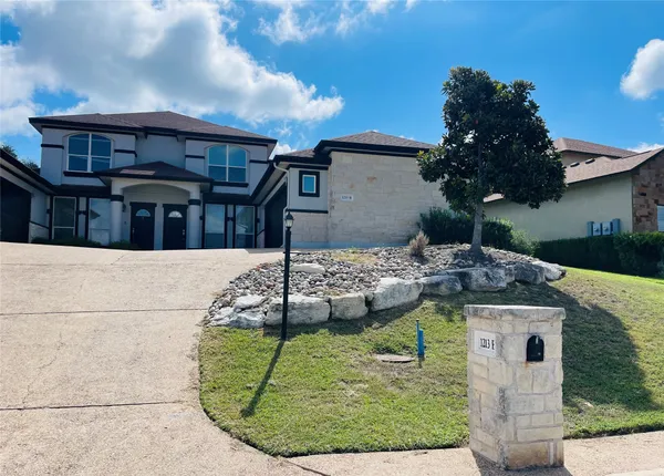 $2,450 | 1213 Delsie Drive, Unit B, Austin, TX 78734