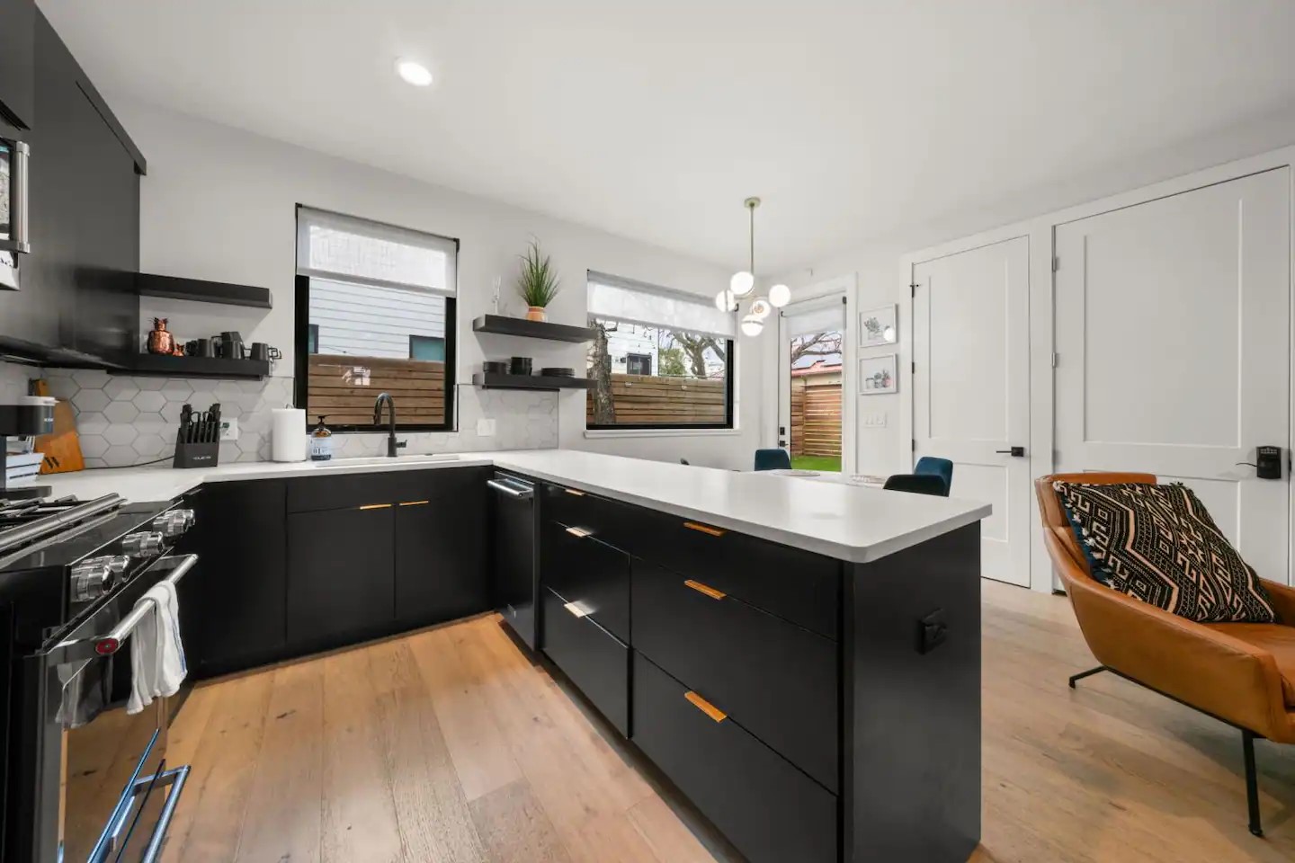 2311 East 8th Street, Unit 2 Austin, TX 78702 - Photo 4 of 37