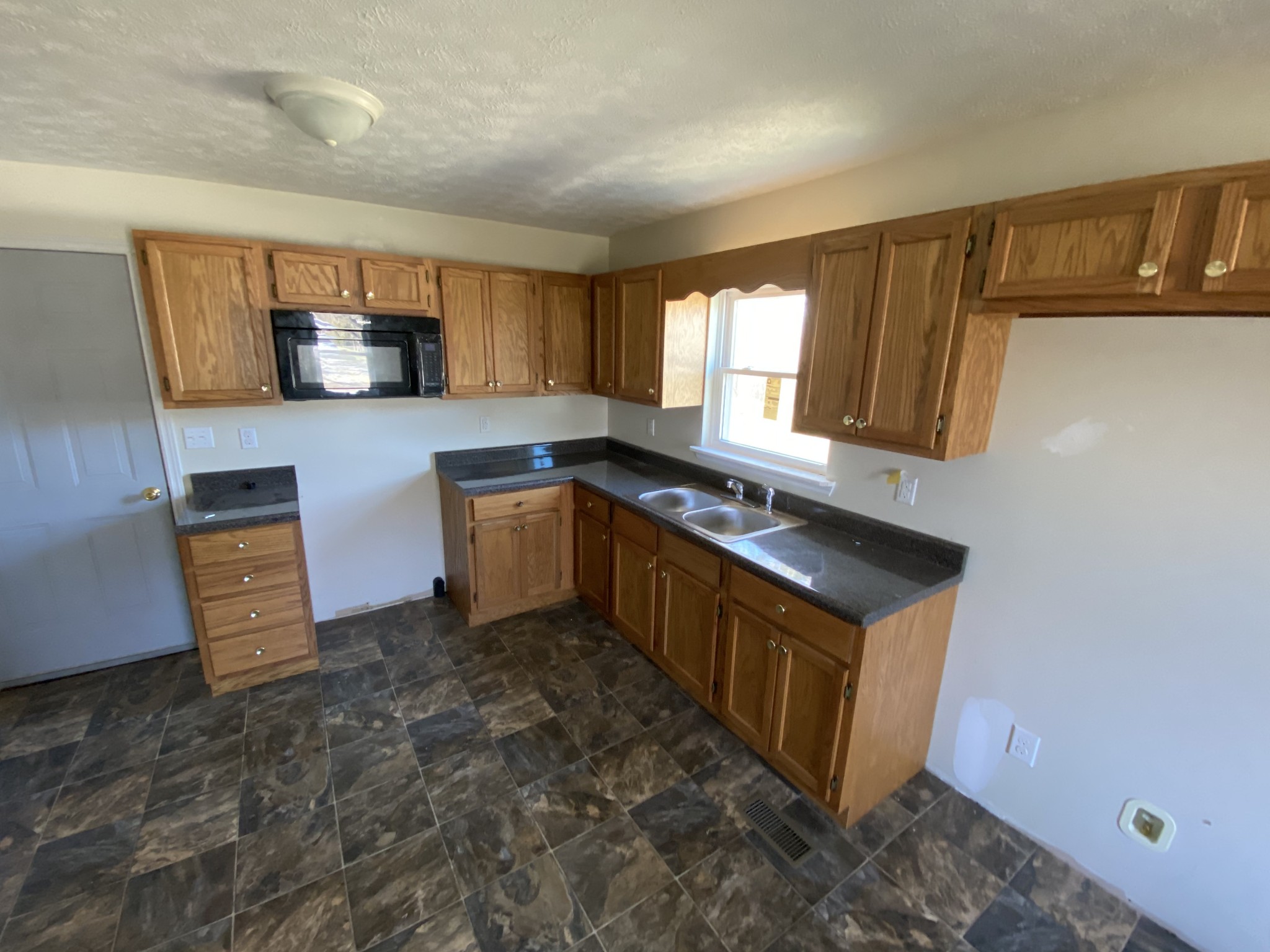121 West Shellsford Road McMinnville, TN 37110 - Photo 7 of 14 Gallery Image 7