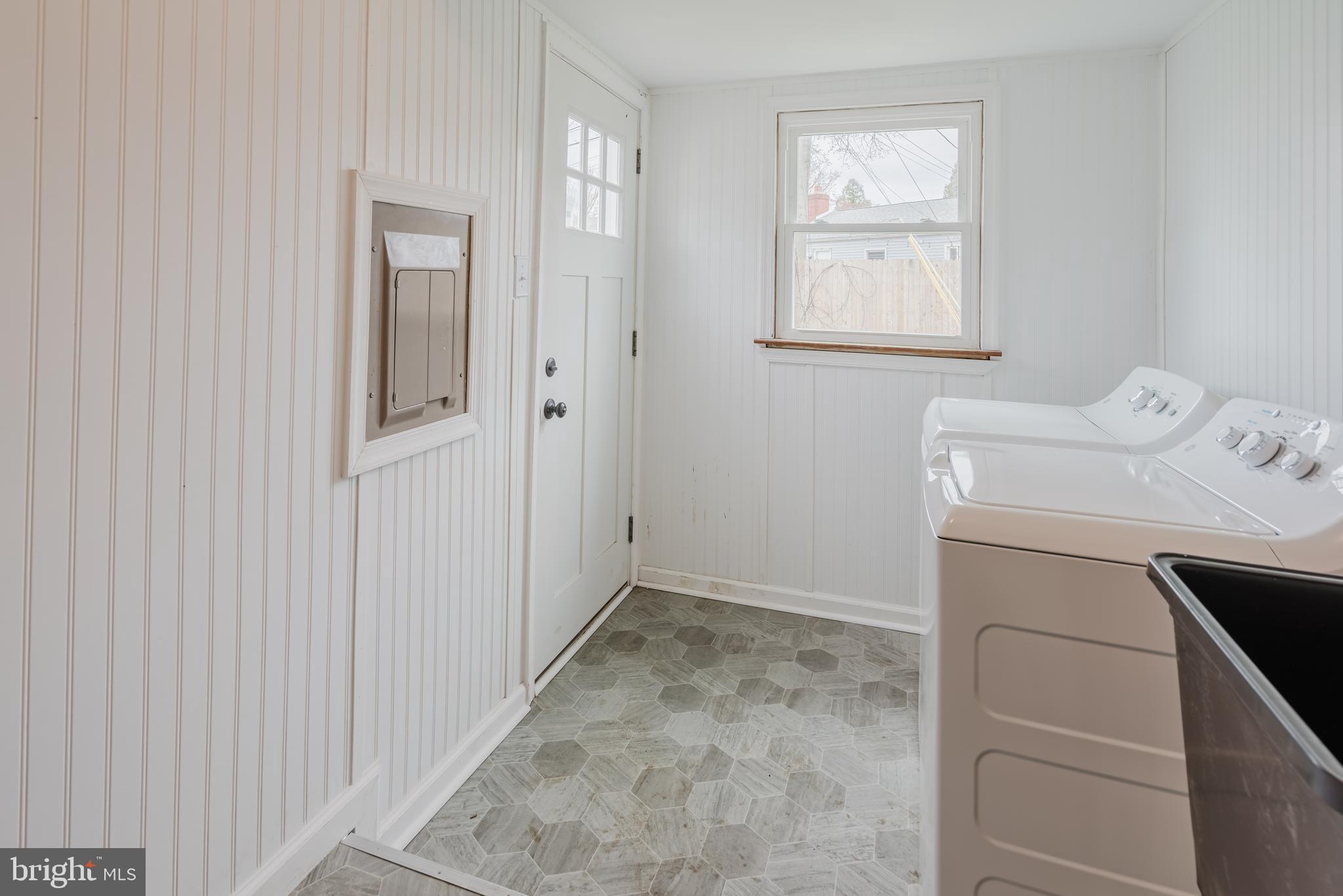 103 Durso Drive Newark, DE 19711 - Photo 12 of 21 a utility room with dryer and washer