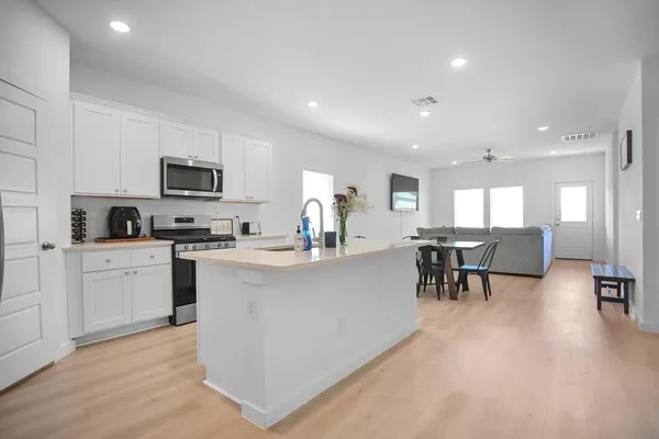 $2,500 | 613 East 14th Street, Wolfforth, TX 79382