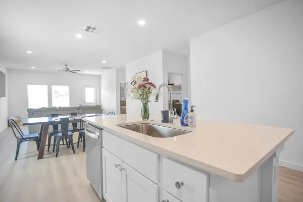 $2,500 | 613 East 14th Street, Wolfforth, TX 79382