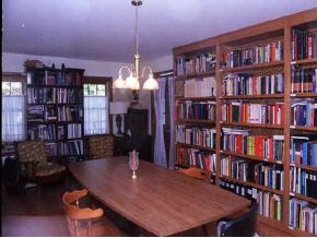 399 Mammoth Road Pelham, NH 03076 - Photo 2 of 8