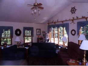399 Mammoth Road Pelham, NH 03076 - Photo 4 of 8