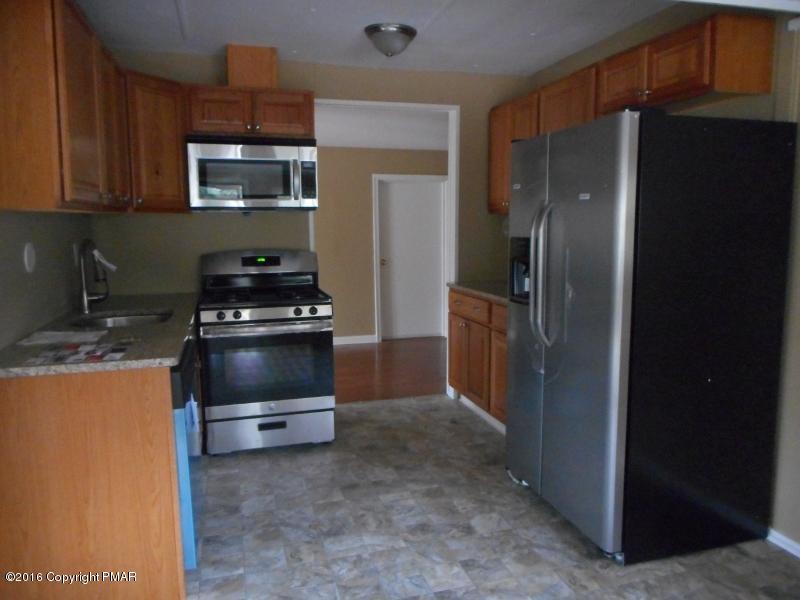 105 O. W Road Bangor, PA 18013 - Photo 2 of 18 006 (800x600)