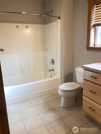 $2,750 | 266 Ericksen Avenue Northeast, Unit 272, Bainbridge Island, WA 98110