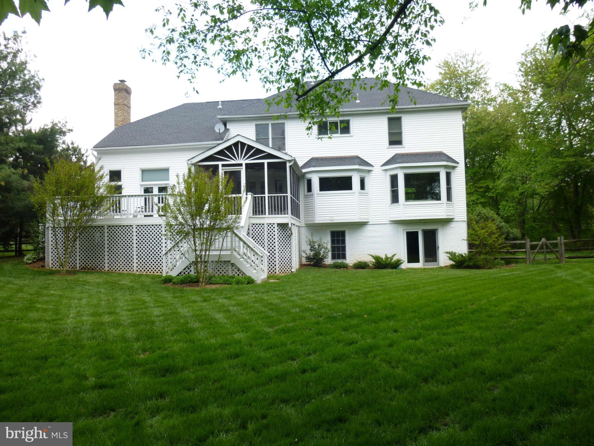 20004 Hickman Way Poolesville, MD 20837 - Photo 27 of 30 Exterior (Rear)