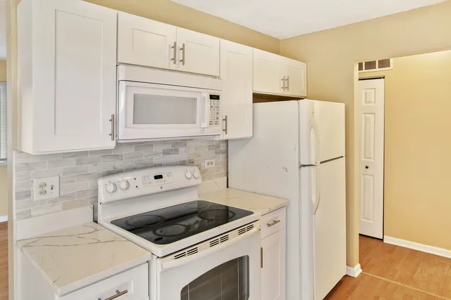 $1,795 | 3382 Fox Hill Road, Aurora, IL 60504