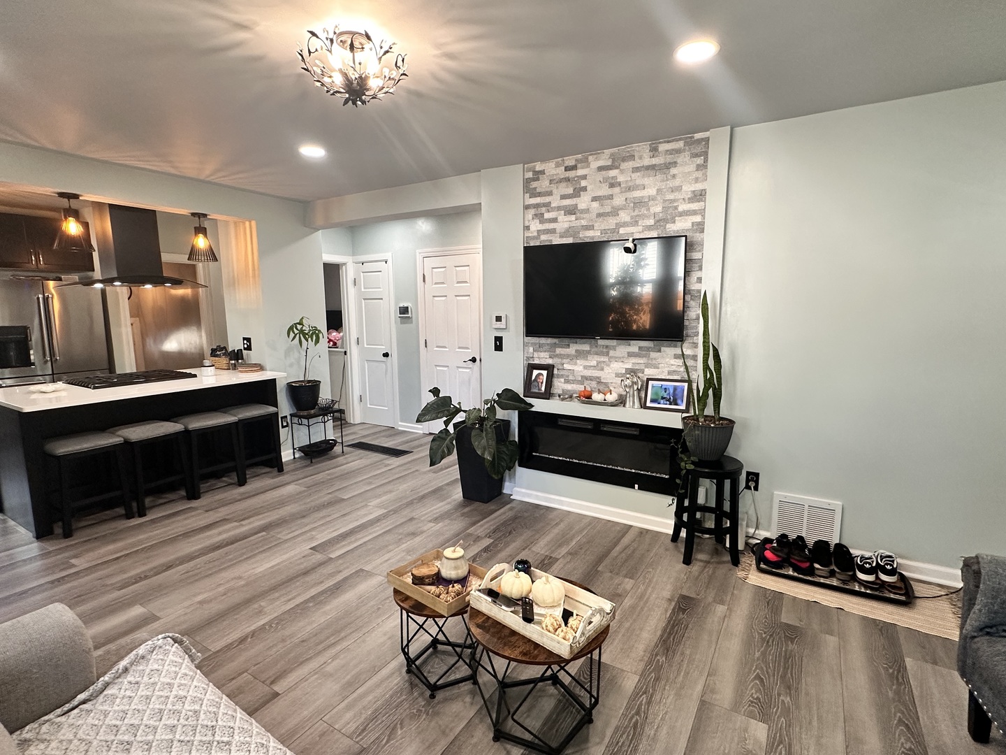 131 North Kendall Street Aurora, IL 60505 - Photo 5 of 29 a living room with furniture and a flat screen tv