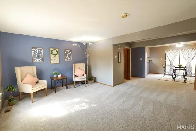 $99,900 | 2048 New Sun Drive, Florissant, MO 63031