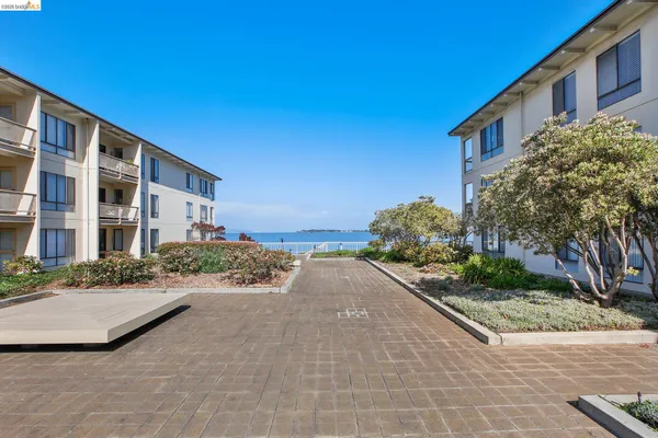 $190,000 | 9 Commodore Drive, Unit A207, Emeryville, CA 94608