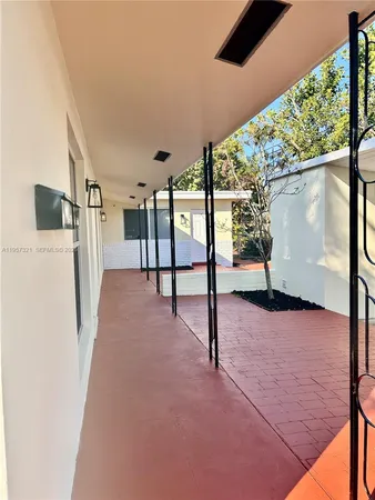 $2,300 | 1435 Northeast 22nd Street, Unit 2, Wilton Manors, FL 33305
