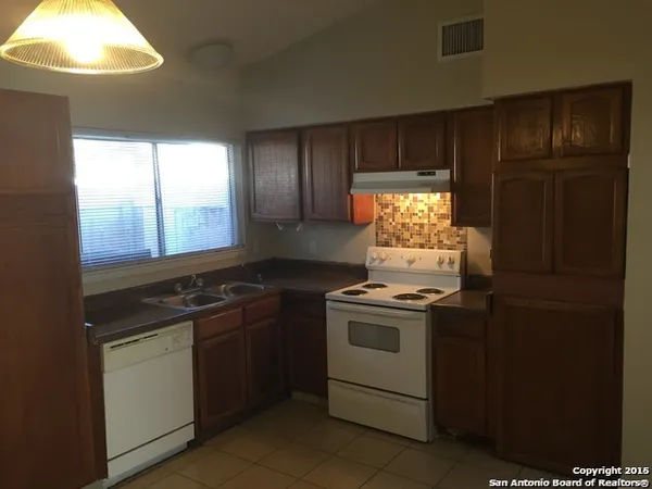 $1,000 | 7923 Donore Place, Unit 16, San Antonio, TX 78229