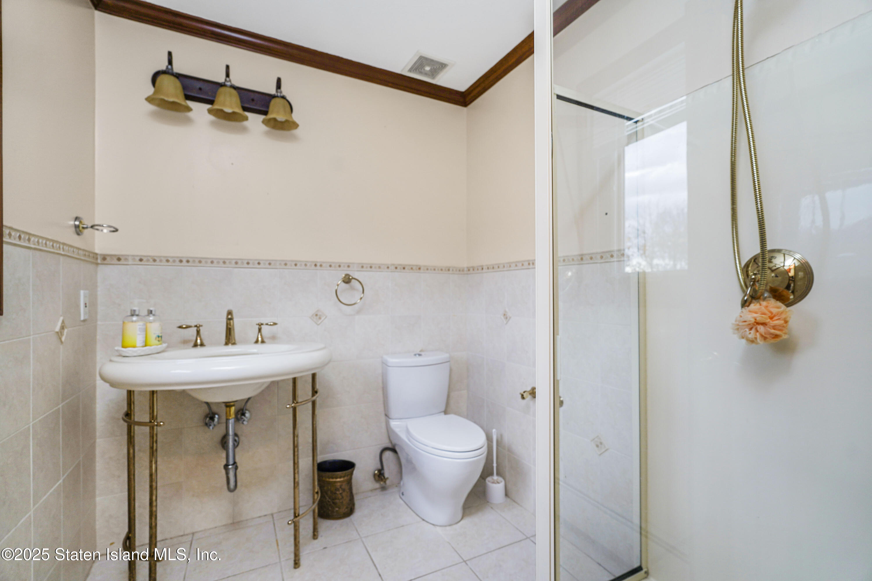 172 Coventry Road Staten Island, NY 10304 - Photo 27 of 37 Photo Nov 13 2025, 3 35 09 PM