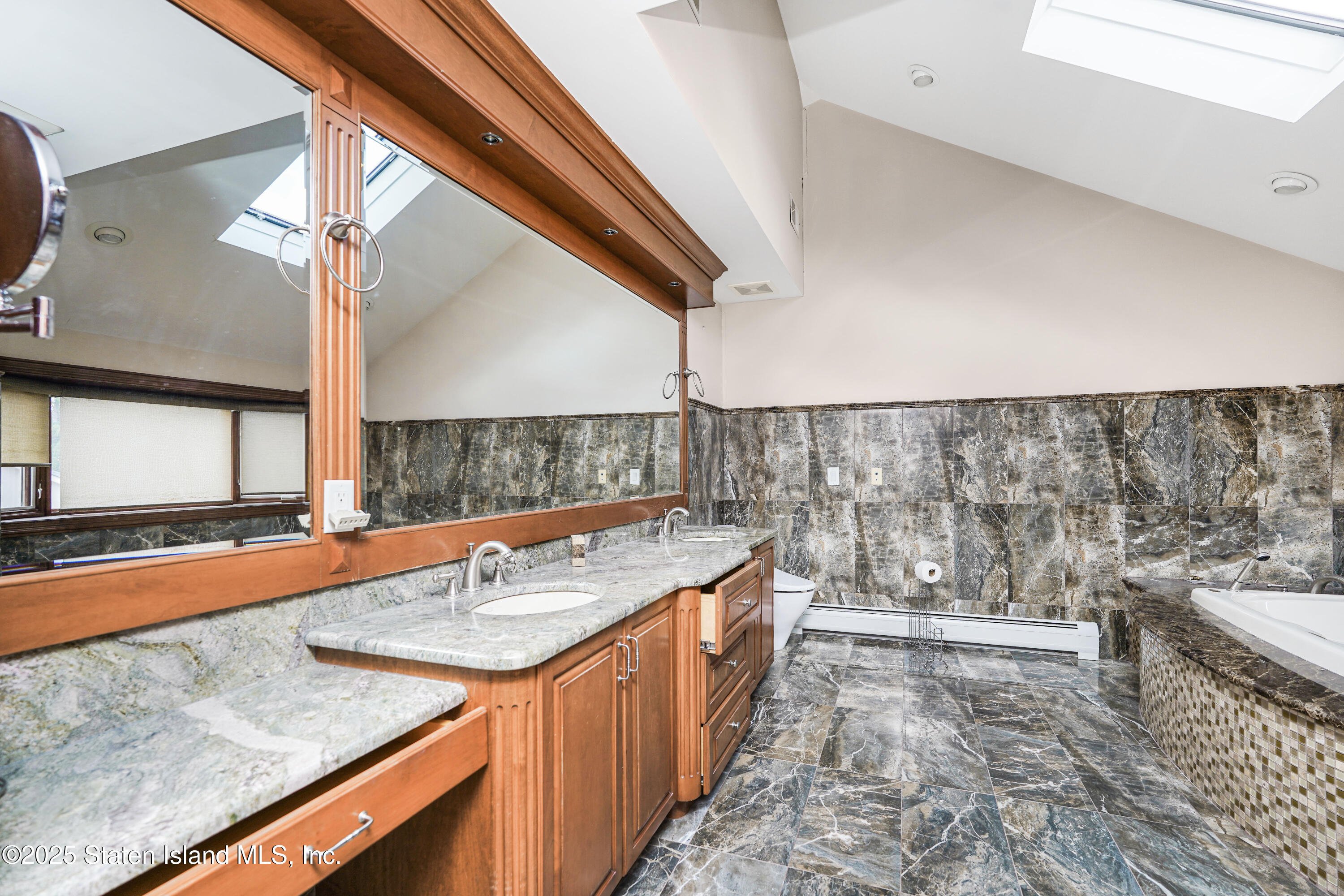 172 Coventry Road Staten Island, NY 10304 - Photo 28 of 37 Photo Nov 13 2025, 3 35 55 PM