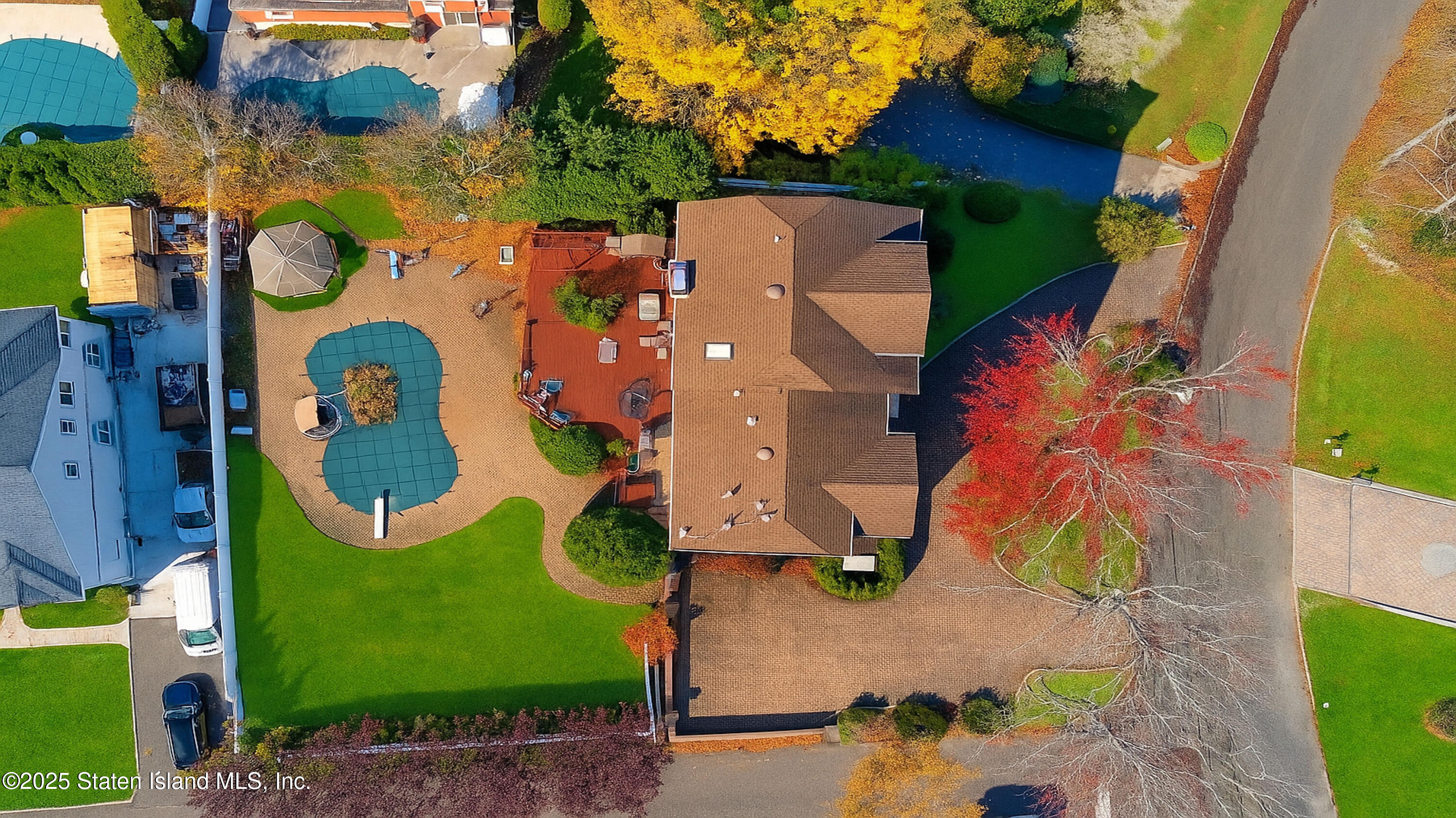 172 Coventry Road Staten Island, NY 10304 - Photo 5 of 37 Photo Nov 13 2025, 2 14 31 PM