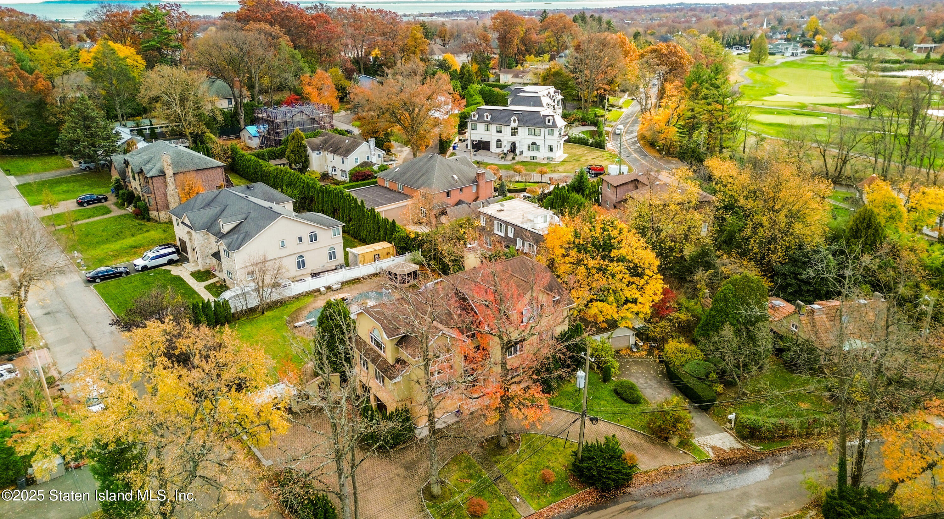 172 Coventry Road Staten Island, NY 10304 - Photo 6 of 37 Photo Nov 13 2025, 2 14 45 PM