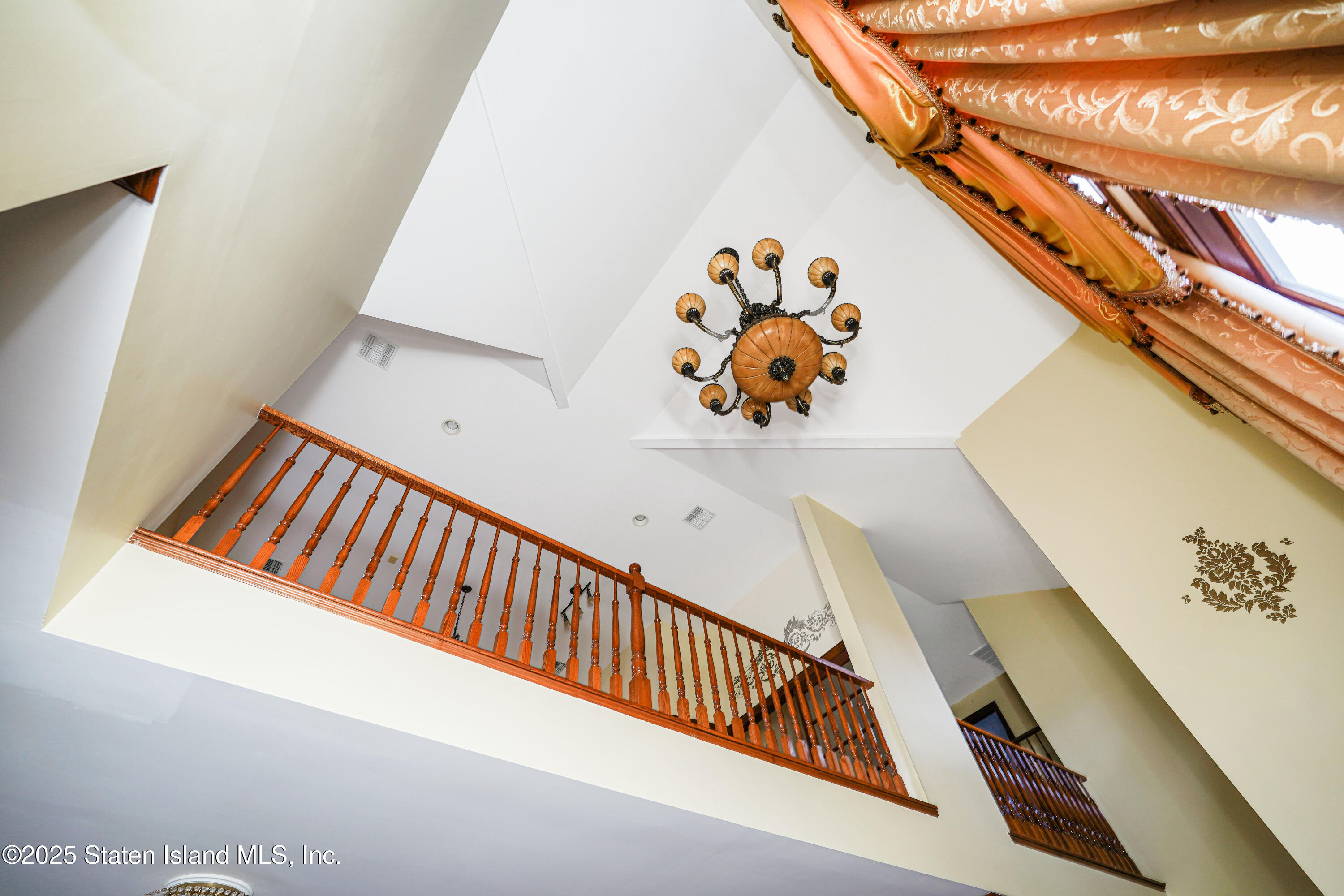 172 Coventry Road Staten Island, NY 10304 - Photo 8 of 37 Photo Nov 13 2025, 3 32 57 PM