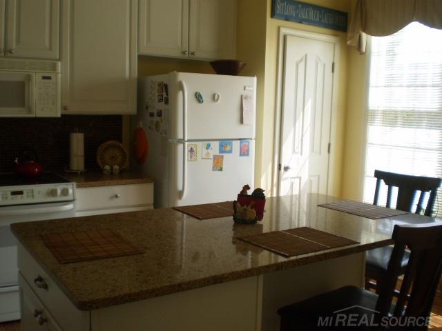 1923 Dunham Drive, Unit 90 Rochester, MI 48306 - Photo 3 of 27 Kitchen 2
