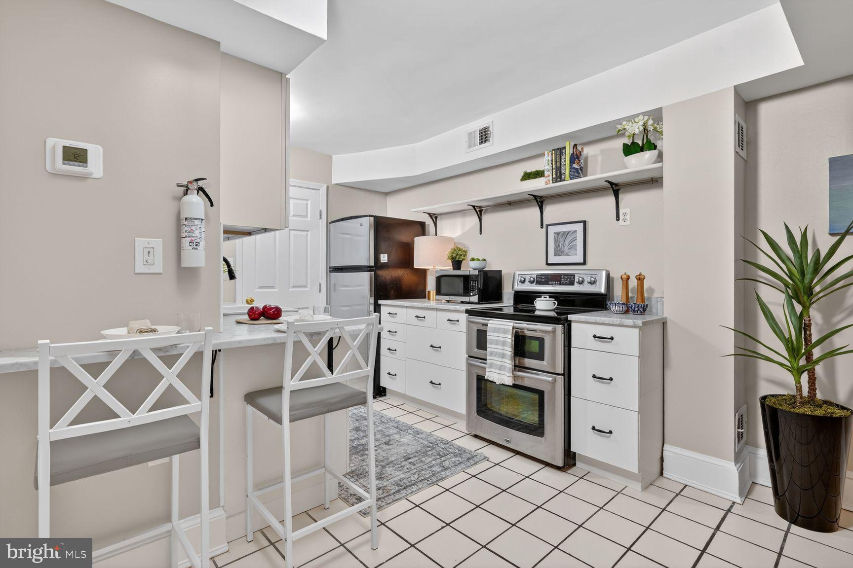 523 8th Street Northeast, Unit T2 Washington, DC 20002 - Photo 7 of 14 Kitchen with SS appliances