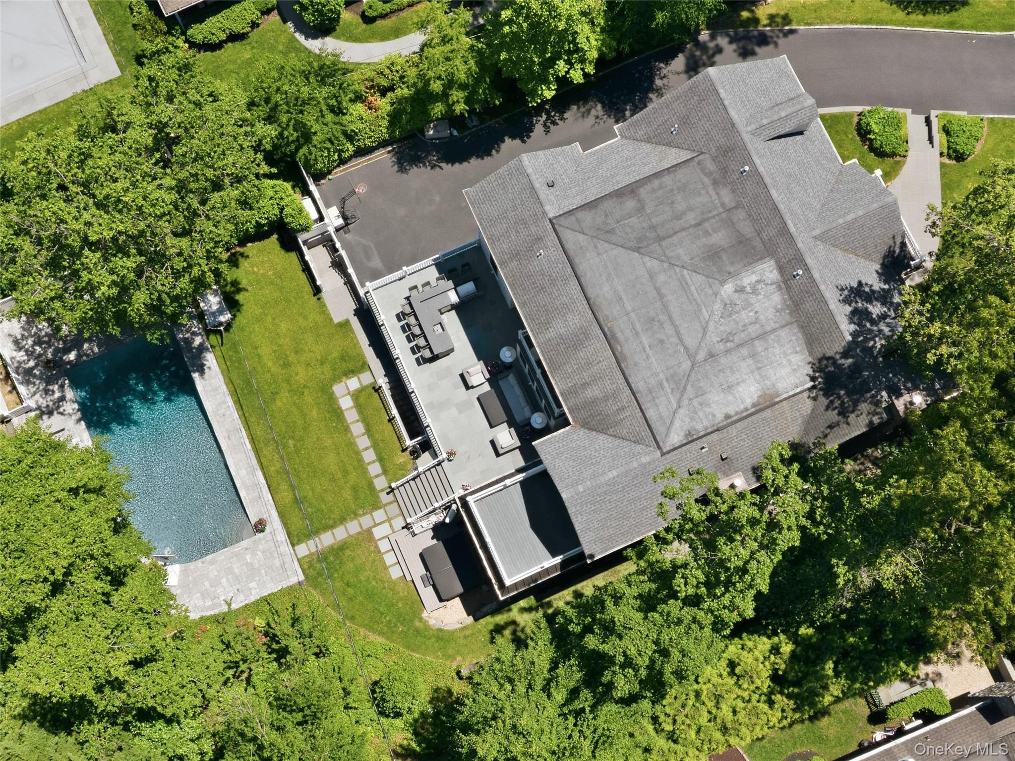 55 Plymouth Road Manhasset, NY 11030 - Photo 31 of 41