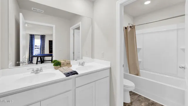 $487,765 | 559 Fieldcrest Road, Blountville, TN 37617