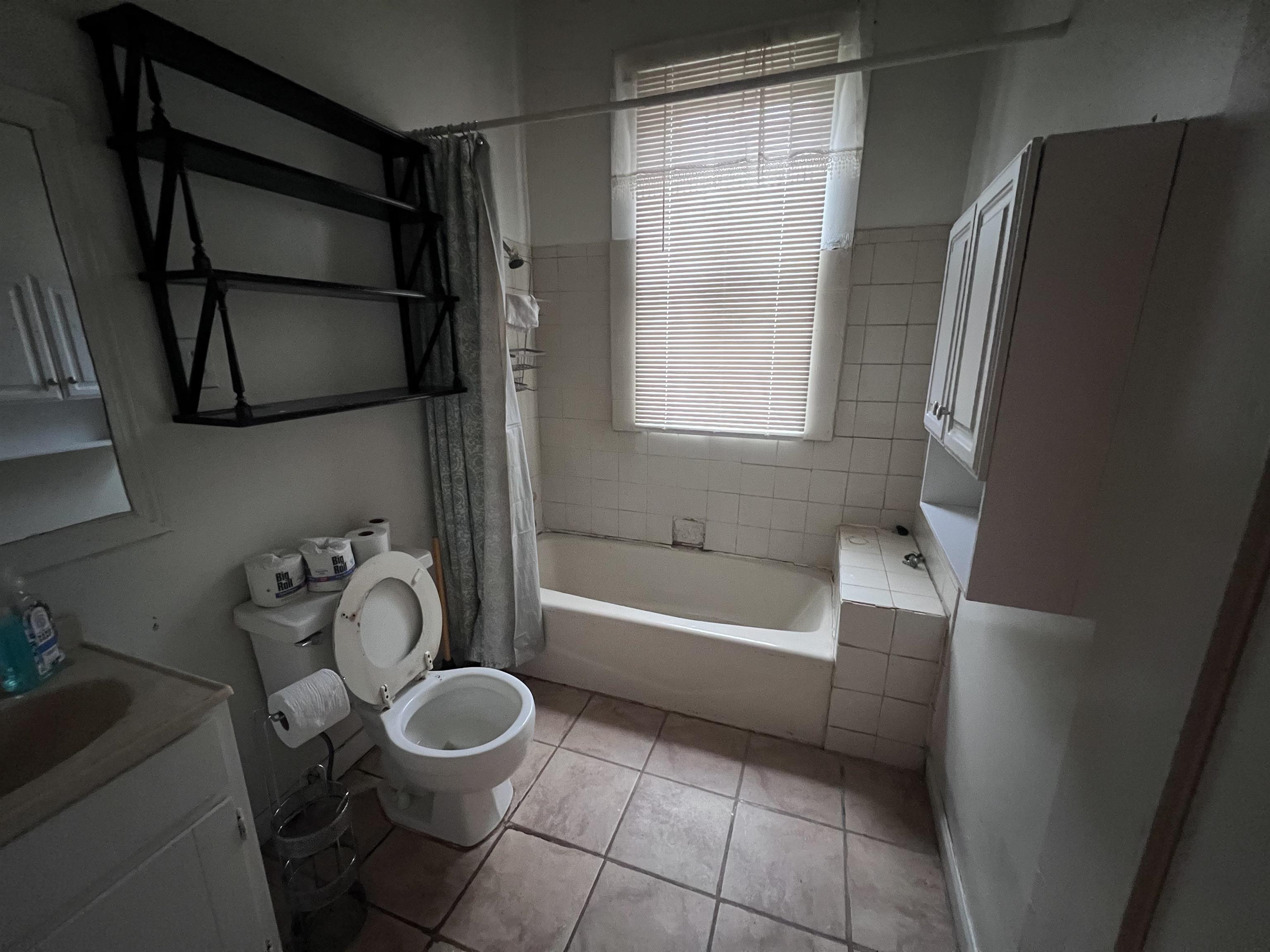 946 Roland Street Memphis, TN 38114 - Photo 14 of 32 a bathroom with a sink toilet and shower