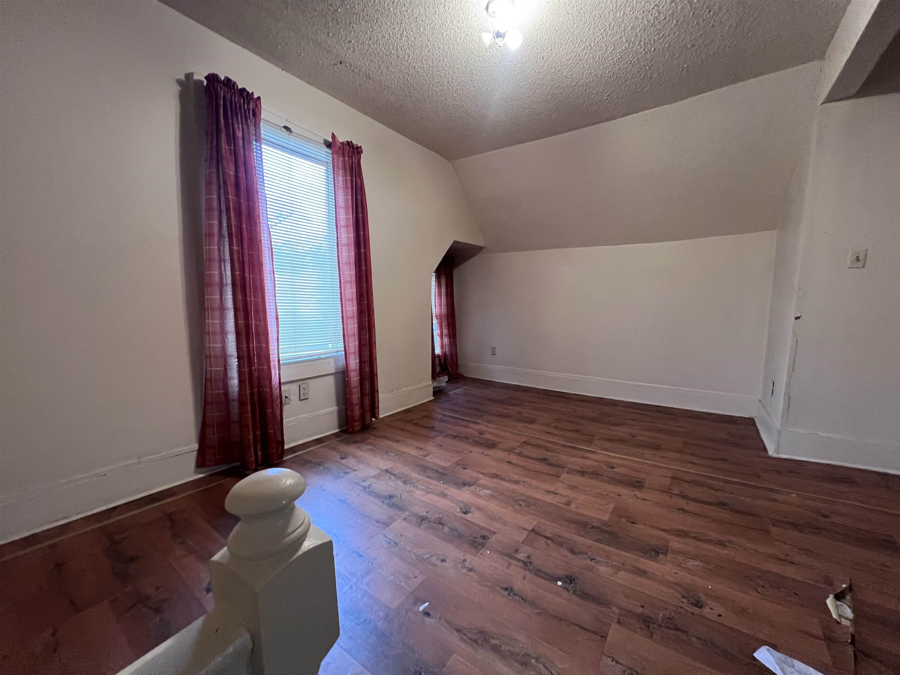 946 Roland Street Memphis, TN 38114 - Photo 21 of 32 wooden floor in an empty room