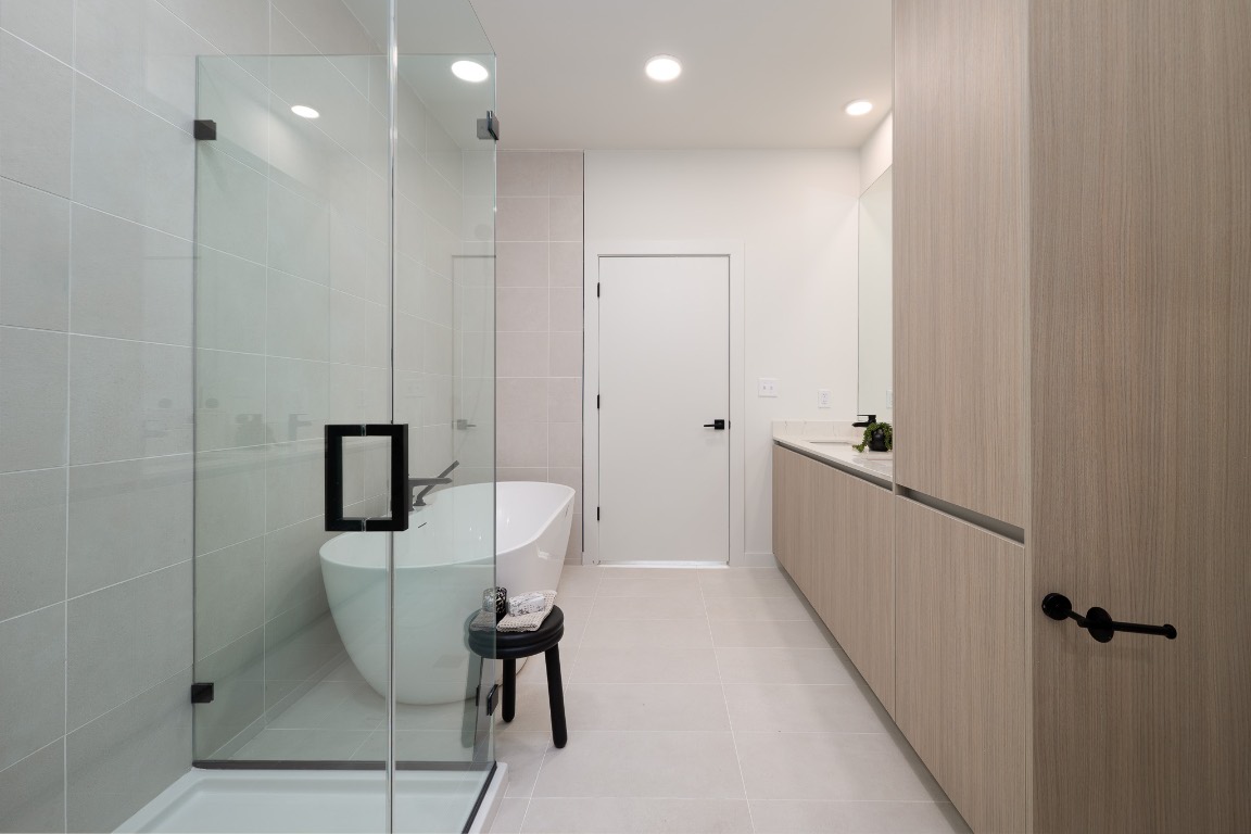2209 South 1st Street, Unit 237 Austin, TX 78704 - Photo 10 of 25 a bathroom with a sink and a mirror