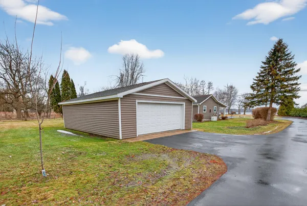 $925,000 | 1047 Wamplers Lake Road, Brooklyn, MI 49230