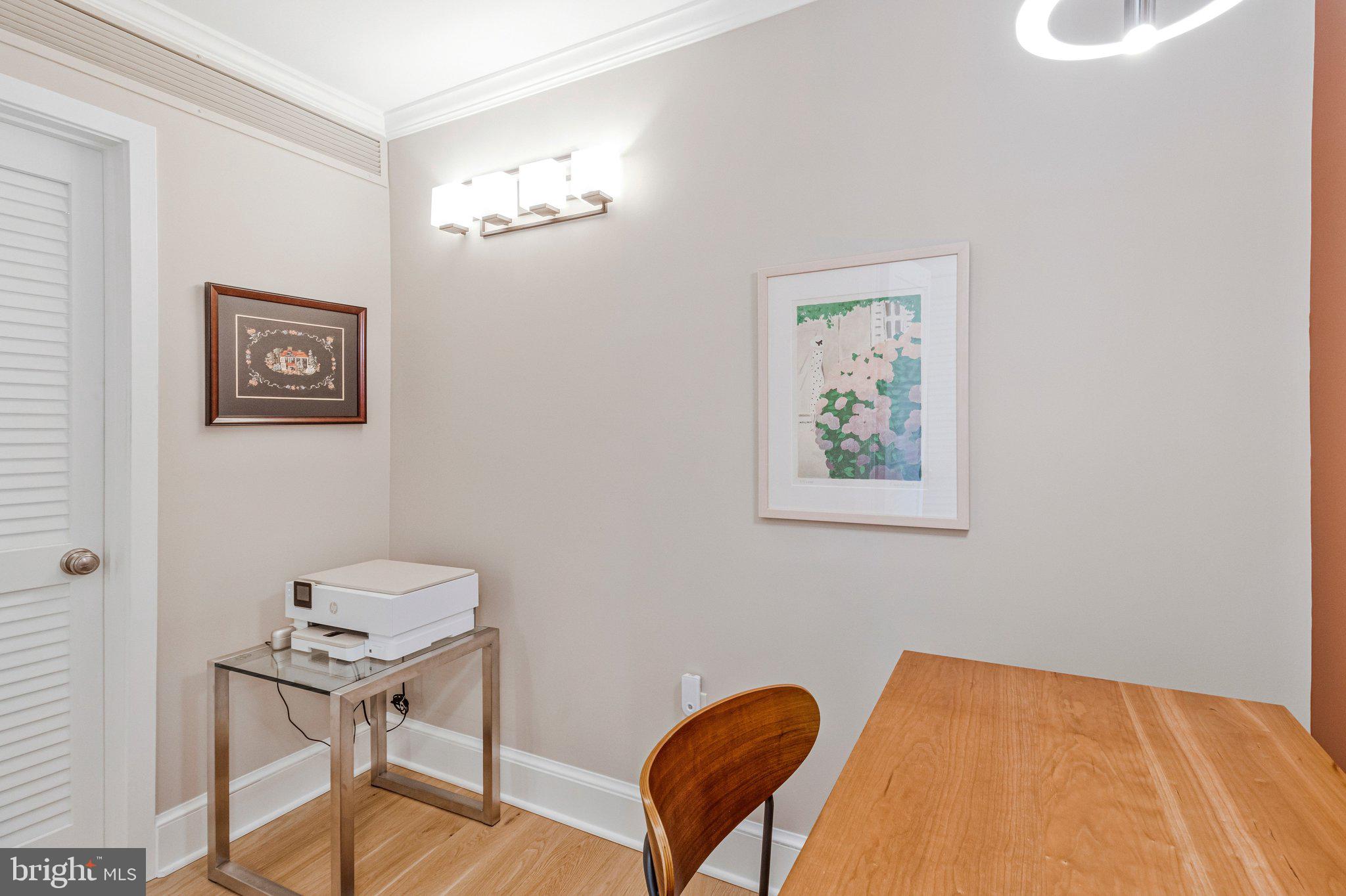 1101 South Arlington Ridge Road, Unit 706 Arlington, VA 22202 - Photo 29 of 59 a workspace with furniture and a potted plant