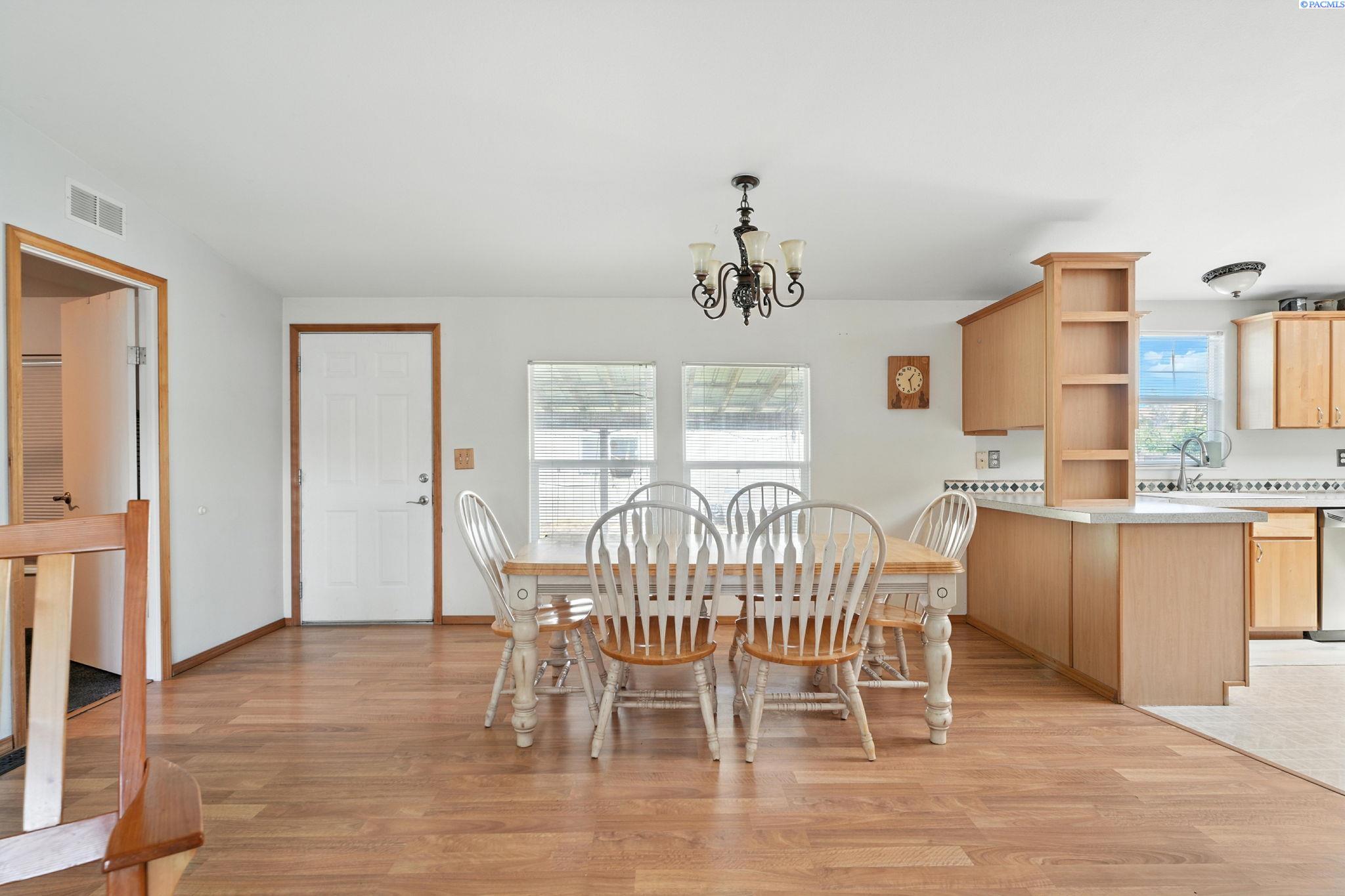 6802 East Pendleton Road Benton City, WA 99320 - Photo 7 of 35 Gallery Image 7
