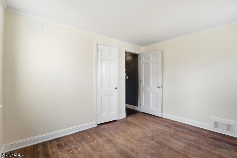 641 Greenbrook Road North Plainfield, NJ 07063 - Photo 17 of 36