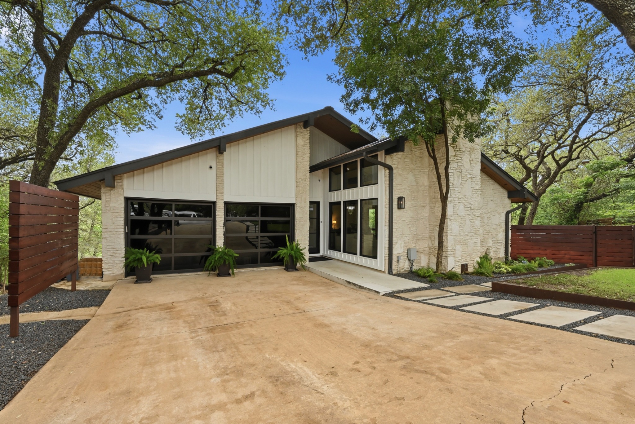 Welcome to 3 Timberline Ridge, a beautifully updated home in sought-after Rollingwood with an unbeatable location.