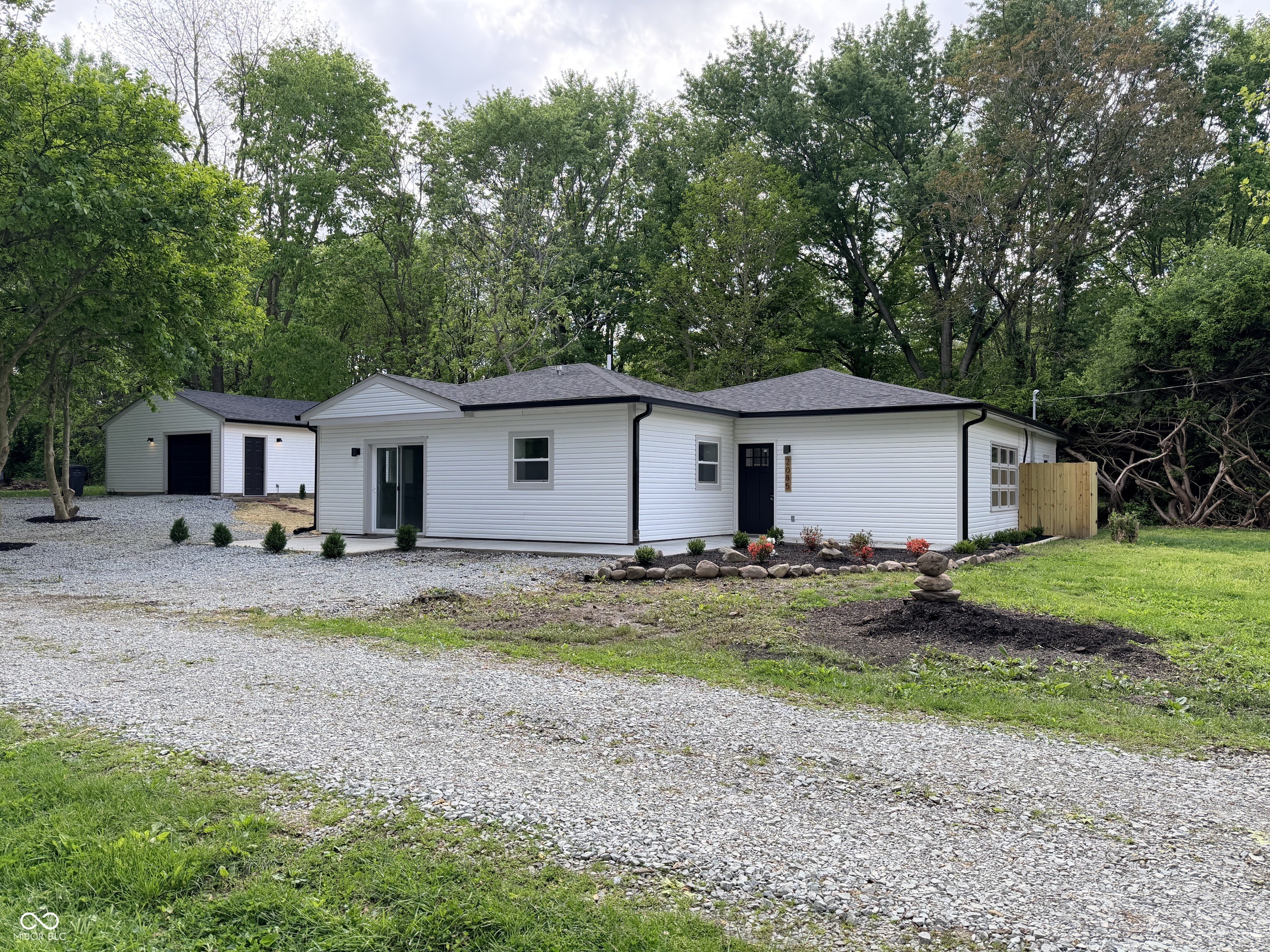 2085 East Eden Road Greenfield, IN 46140 - Photo 1 of 27
