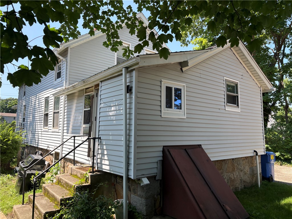 10 Robinson Street, Unit A Narragansett, RI 02882 - Photo 4 of 11