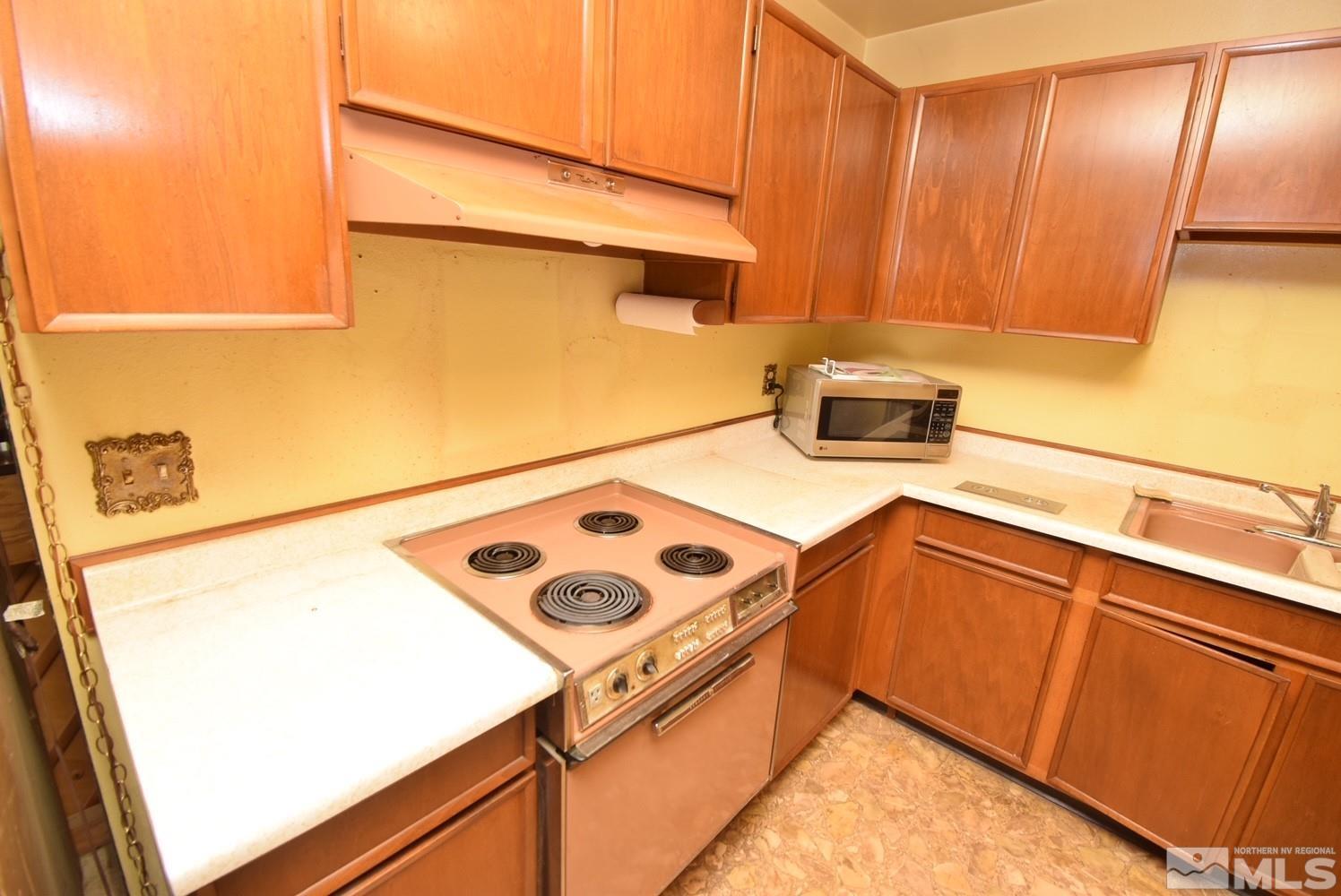 3145 Heights Reno, NV 89503 - Photo 8 of 24 a utility room with dryer and washer
