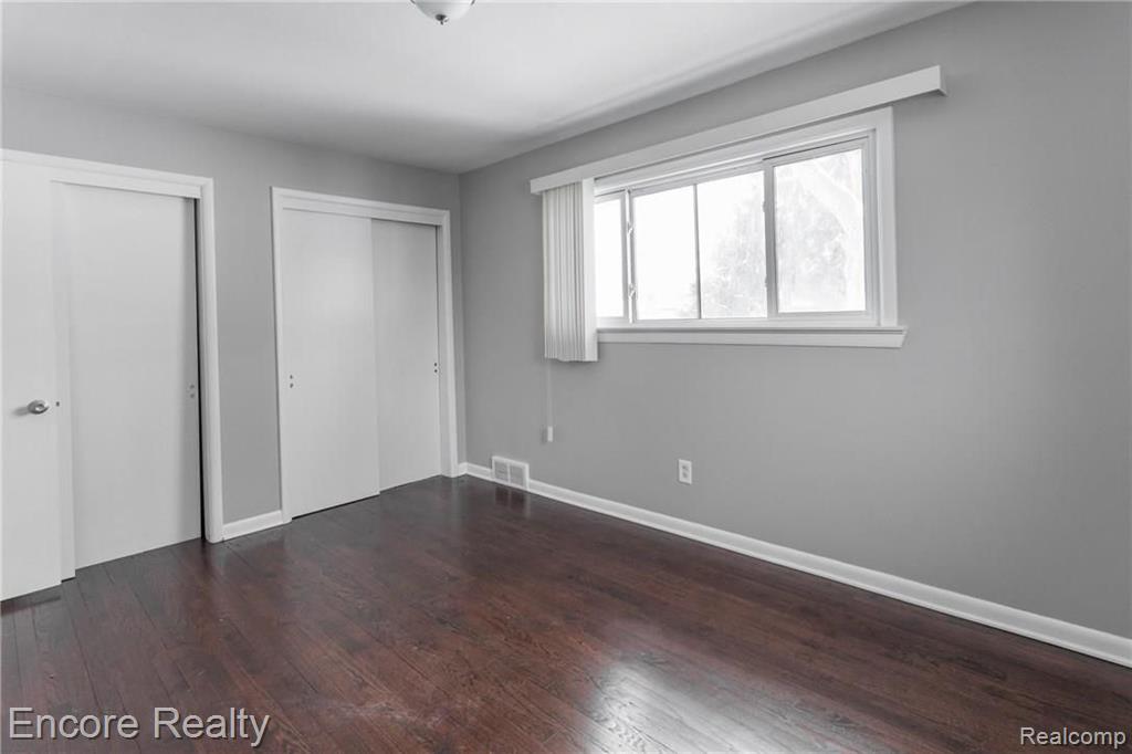 28240 Farmington Road Farmington Hills, MI 48334 - Photo 20 of 22